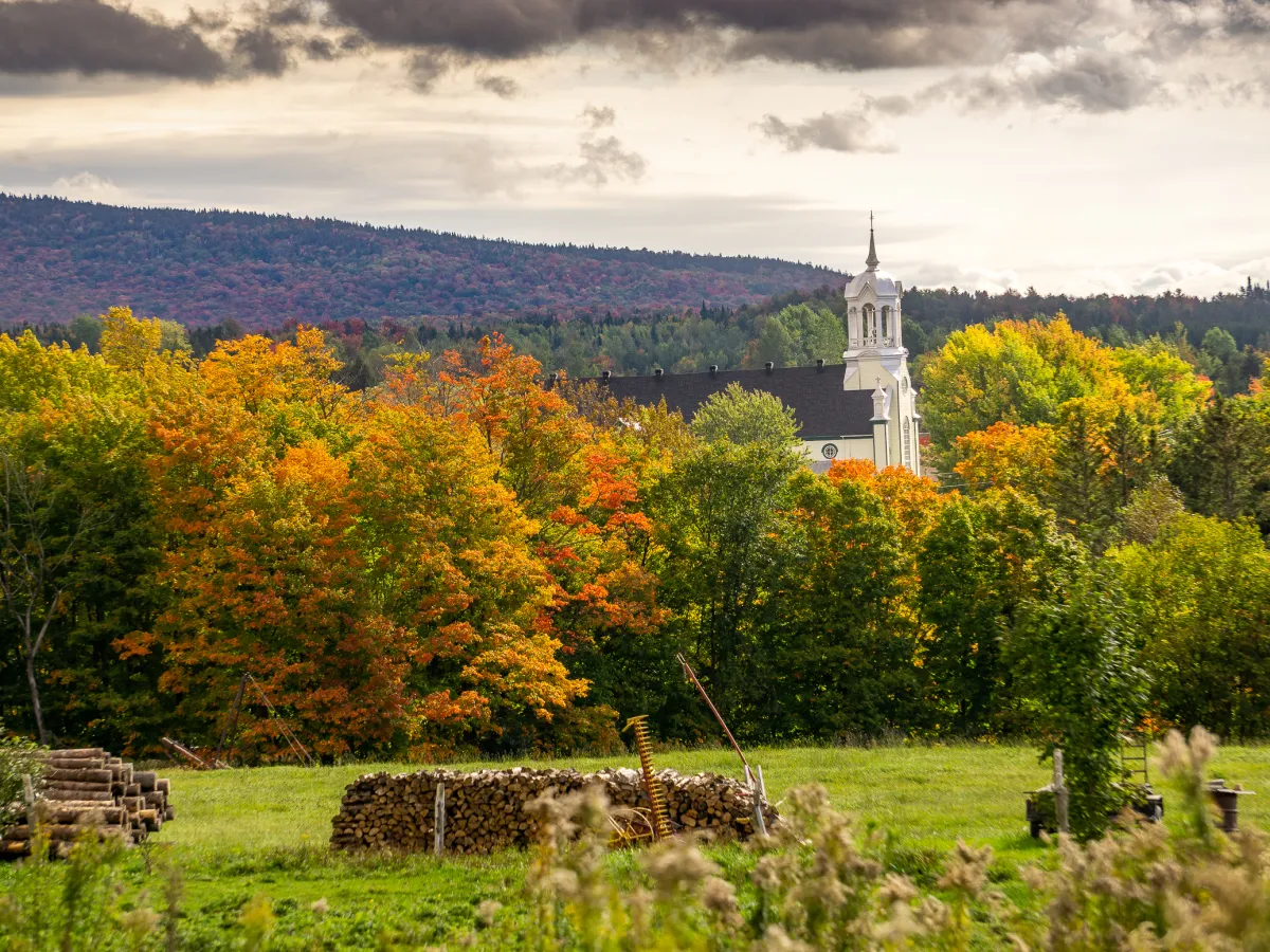 Église vue de loin
